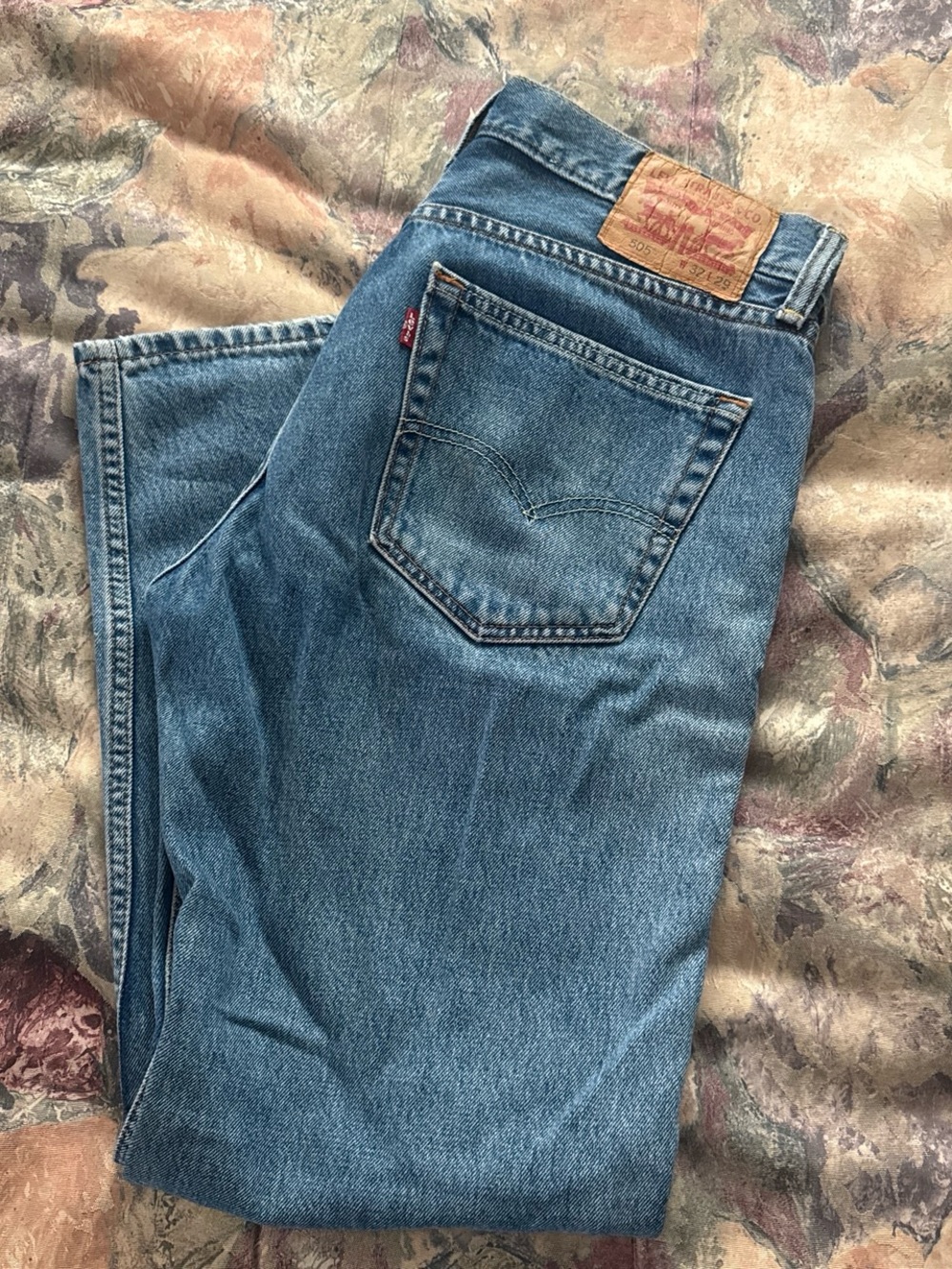 Levi's Straight Leg Men's Jeans in Medium Blue Denim